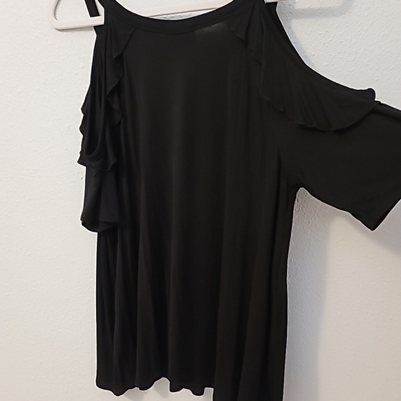 Caution To The Wind Black Cold Shoulder Ruffle Sleeve Swing Top Sz L - Picture 11 of 13